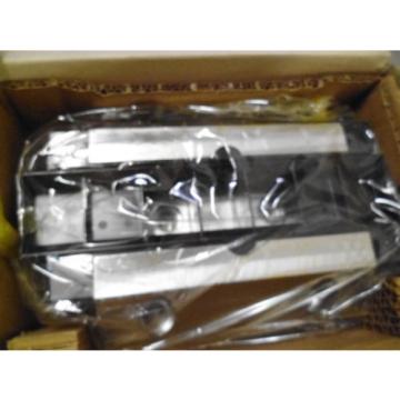 REXROTH R165351410 LINEAR BEARING *NEW IN BOX*