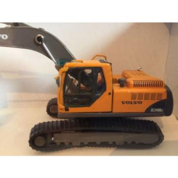 Oxford Cararama EC240B Volvo Tracked Excavator 1:87 Scale